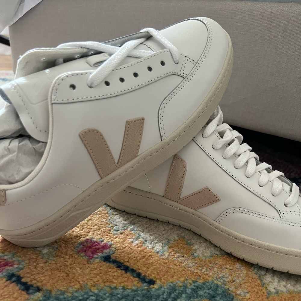 V-12 low-top sneakers